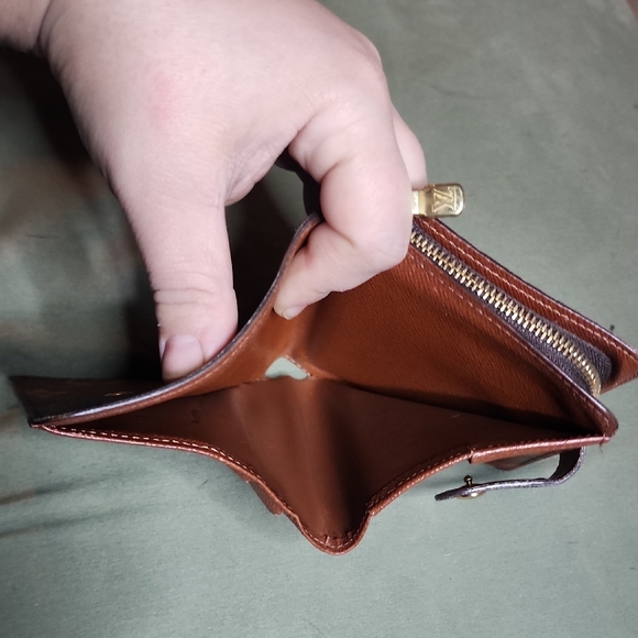 Louis Vuitton Monogram Wallet - Picture 7 of 8